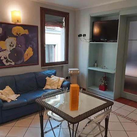 Apartament Nido Estense Ad Un Respiro Dal Castello *