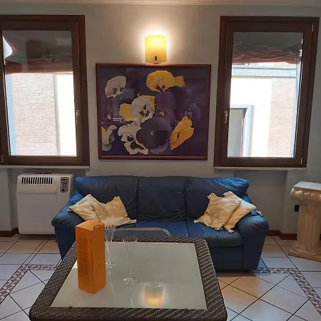 Nido Estense Ad Un Respiro Dal Castello アパート フェラーラ